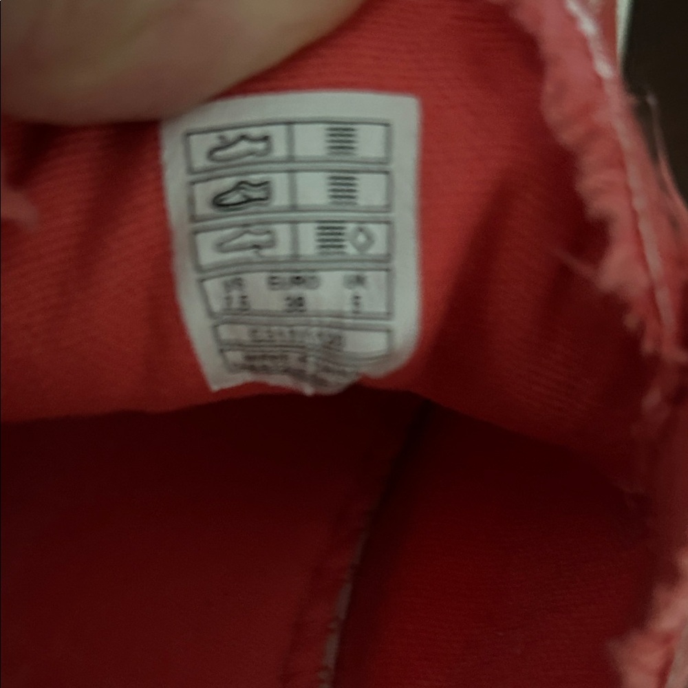 Stylish Red Canvas Sneakers - Picture 7 of 8